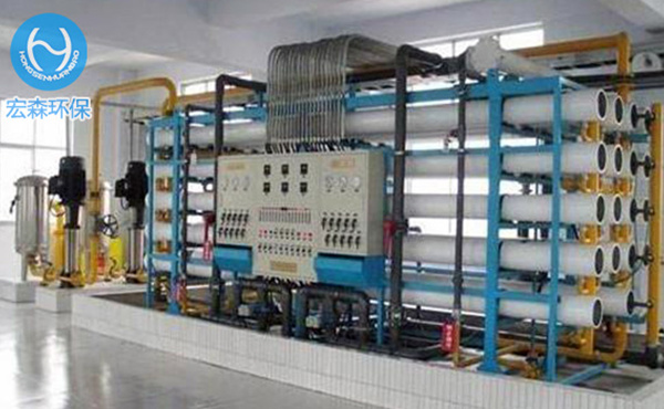 電去離子(Electrodeionization 簡稱EDI)是將電滲析膜分離技術(shù)與離子交換技術(shù)有機(jī)地結(jié)合起來的一種新的制備超純水(高純水)的技術(shù)，它利用電滲析過程中的極化現(xiàn)象對填充在淡水室中的離子交換樹脂進(jìn)行電化學(xué)再生。